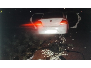Kaçak Göçmenleri Taşıyan Araç Kaza Yaptı: 2 Yaralı