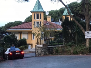 Fener Rum Patriğinin Evine Maskeli Hırsızlar Girdi