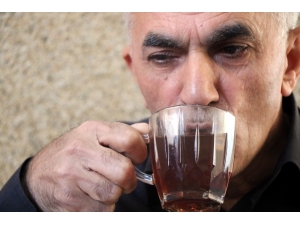 Sıcak Çay İçmek Yemek Borusu Kanserine Yol Açıyor