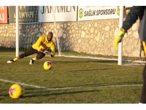 Yeni Malatyaspor’da Hedef Fenerbahçe’yi Yenip Zirveye Ortak Olmak
