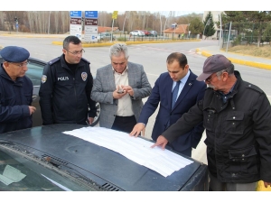 Dumlupınar’da 3 Kilometrelik Yolda Aydınlatma Çalışmaları