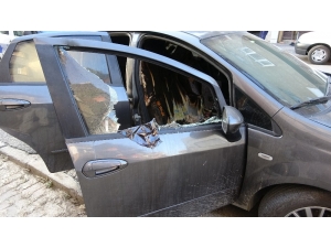 Pendik’te Bir Şahıs Park Halindeki Otomobili Kundakladı