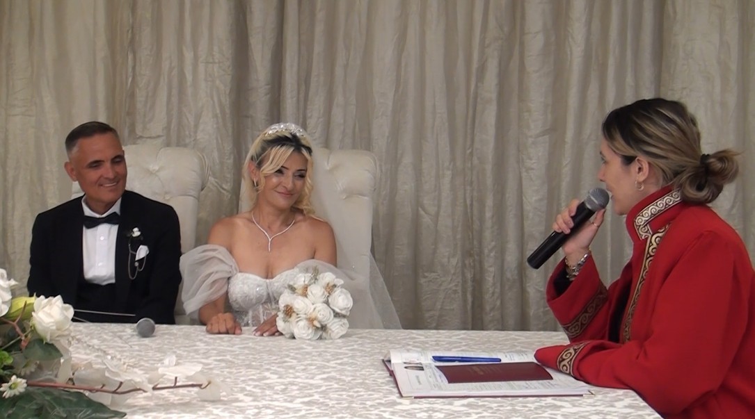 sporla-baslayan-dostluk-nikah-masasinda-taclandi