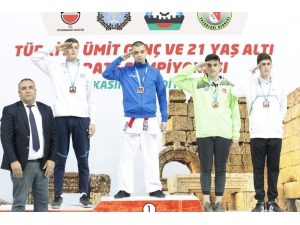 Karatecilerden 3 Madalya
