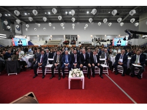 İzmir’de "Sağlıklı Yaşamın Geleceği Şurası" Yoğun Katılımla Başladı