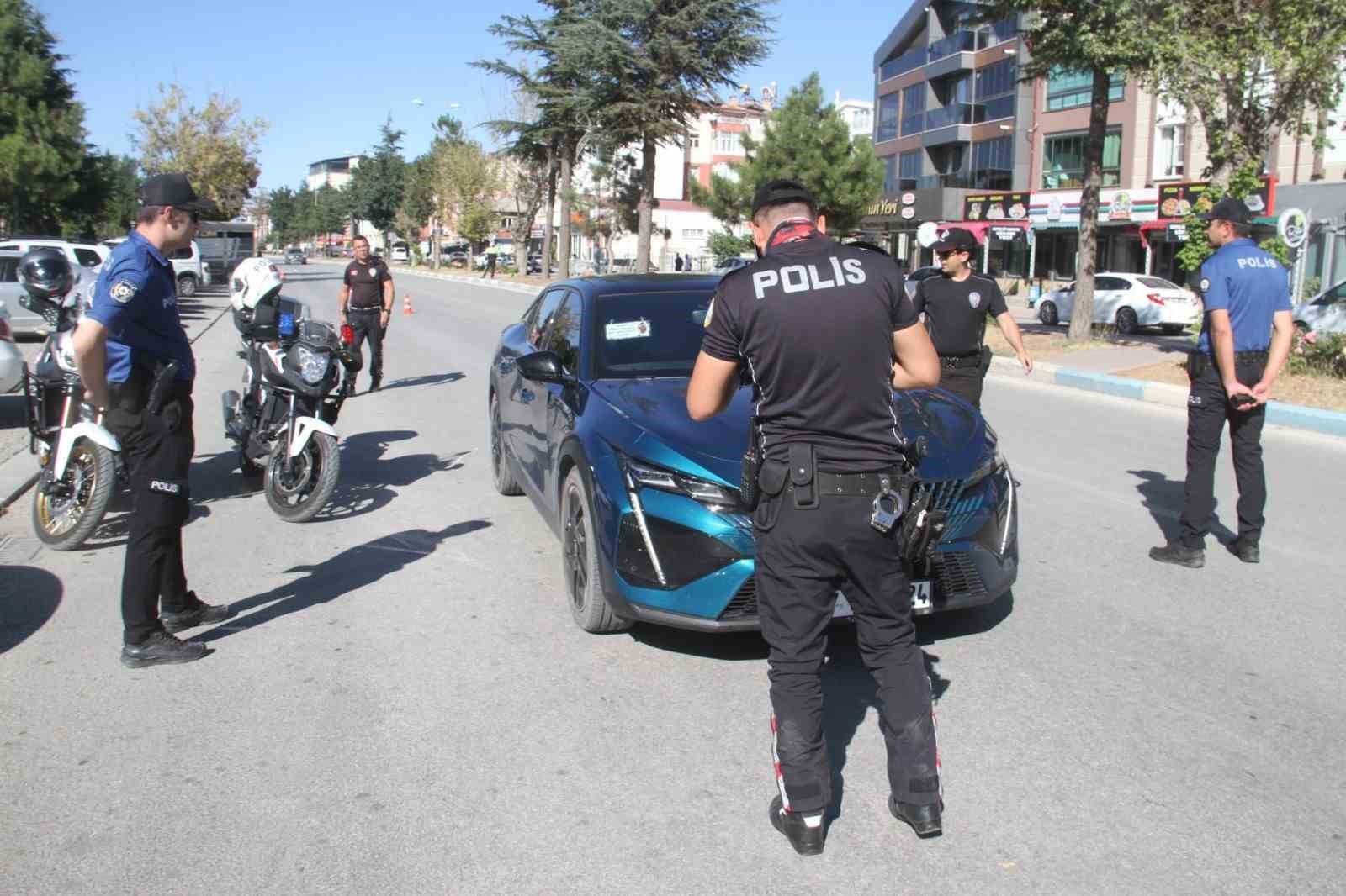 beysehir-de-sahinlerden-sonra-yunuslar-da-gorev-basinda