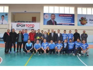 Öğretmenler Arası Voleybol Turnuvasının Şampiyonu İmam Hatip Lisesi