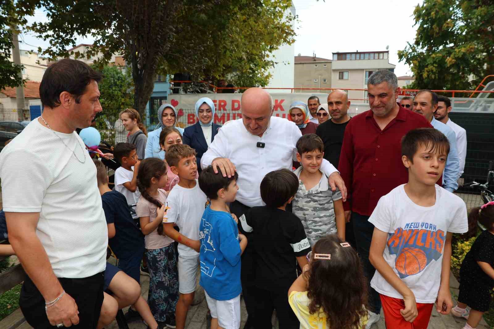 bir-durak-bir-mutluluk-cocuklarin-yuzunu-gulduruyor