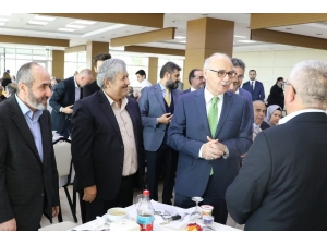 Sakarya Üniversitesi Emekli Personeli Vefa Yemeğinde Buluştu