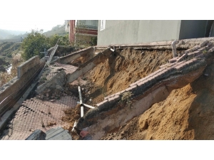 Dere Islah Çalışmasında Apartmanın İstinat Duvarı Ve Bahçesi Çöktü