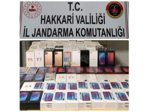 Derecik’te Cep Telefonu Kaçakçılığı