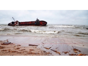 Odessa’da Gemi Karaya Oturdu