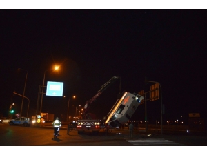 Hasta Taşıyan Ambulans Otomobille Çarpıştı: 1 Ölü, 9 Yaralı
