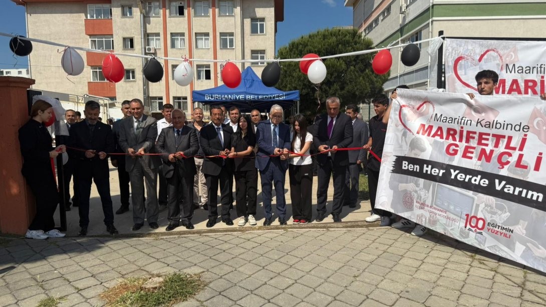 burhaniye-de-teknoloji-tasarim-ve-gorsel-sanatlar-sergisi-acildi