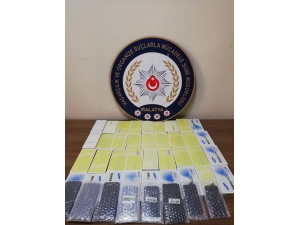 Kaçak Cep Telefonu Aksesuarları Ele Geçirildi
