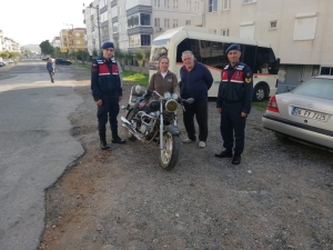 Ayvalık’ta Motosiklet Hırsızları Jandarmadan Kaçamadı