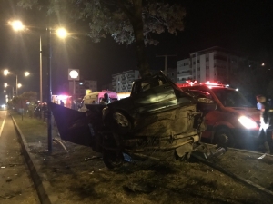 Ağaca Çarpan Araçta Feci Ölüm