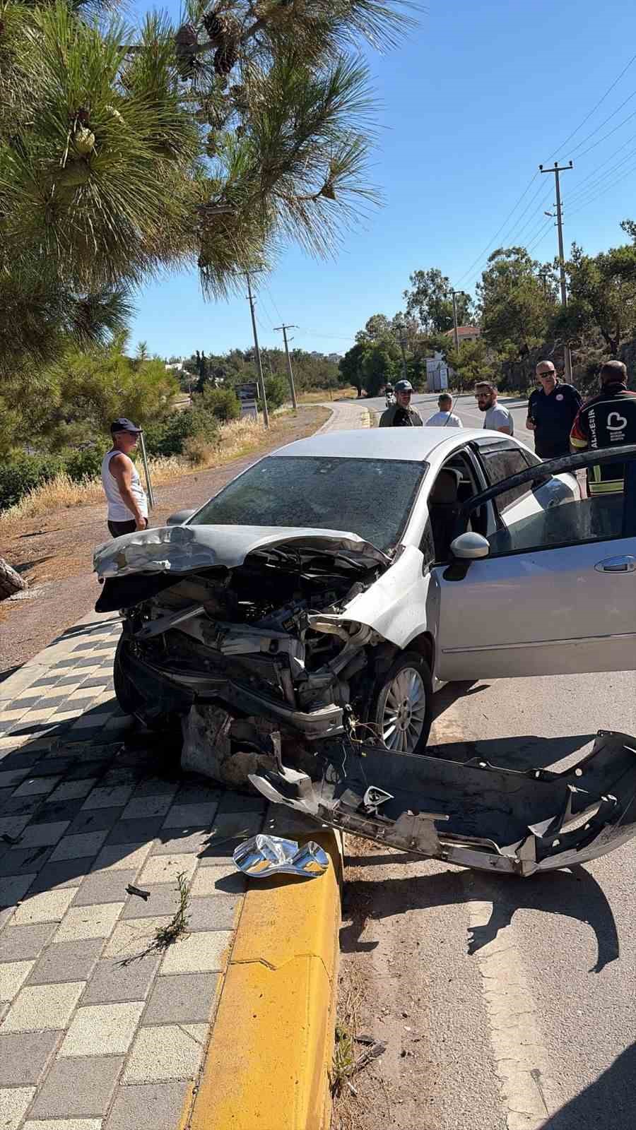 ayvalik-ta-trafik-kazasi-aracta-sikisan-surucu-kurtarildi