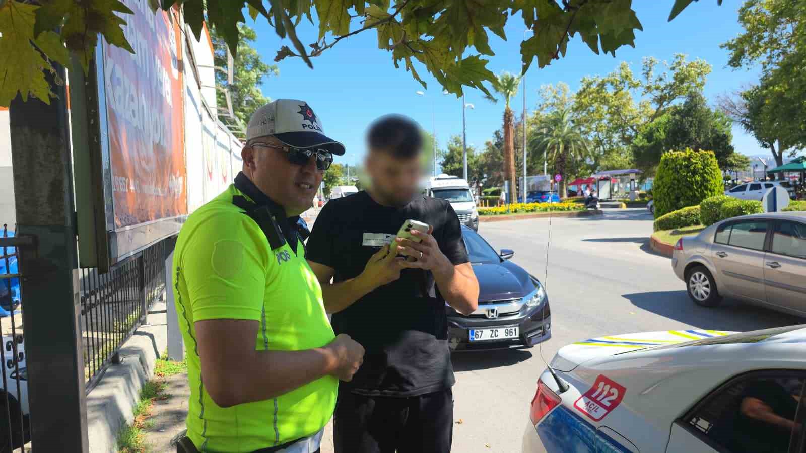 trafik-polisinin-dikkati-dolandiricilik-girisimini-engelledi