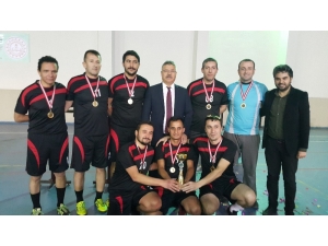 ‘Öğretmenler Yarışsın, Dostluk Kazansın’ Futsal Turnuvası Şampiyonu Arif Nihat Asya Ortaokulu Oldu