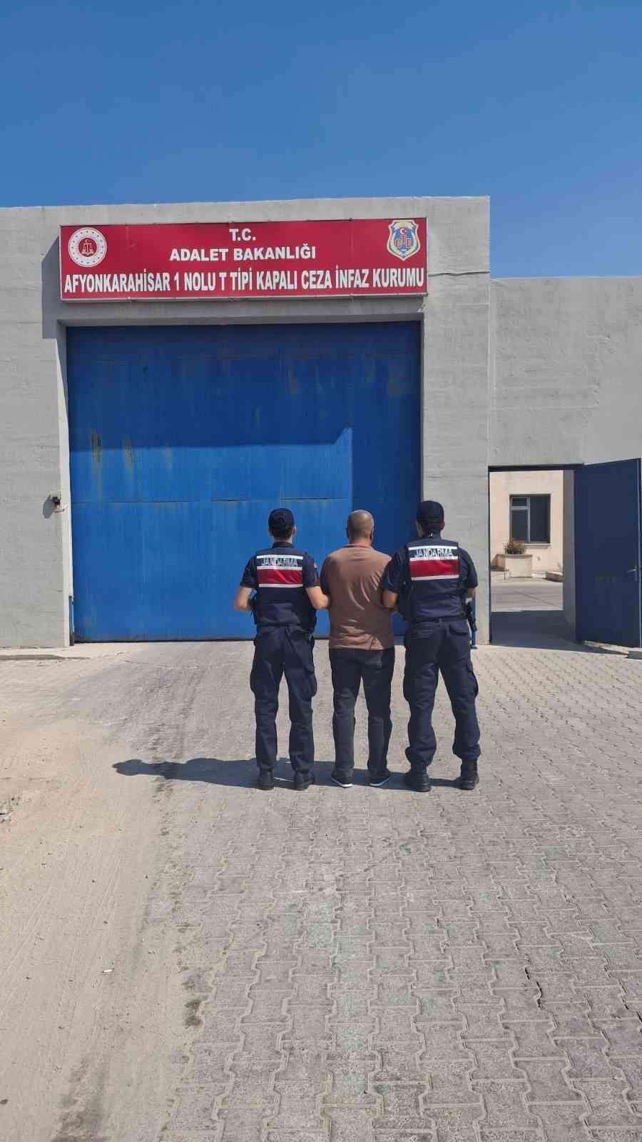 jandarma-cesitli-suclardan-aranan-24-kisiyi-yakaladi