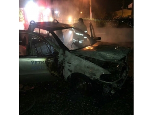 İzmir’de Park Halindeki Araçta Yangın