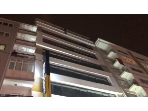 7. Kata Çıkarak İntihara Kalkışan Genci Arkadaşı İkna Etti