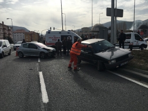 Kızılcahamam İlçesi Hastane Kavşağında Trafik Kazası Meydana Geldi