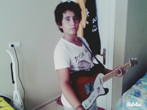 Kuşadası’nda Virajı Alamayan Motorsiklet Sürücüsü Tabelaya Çarptı; 1 Ölü