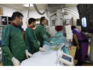 Akciğerine Pıhtı Atan Doktor, Riskli Ameliyata Rağmen Sağlığına Kavuştu