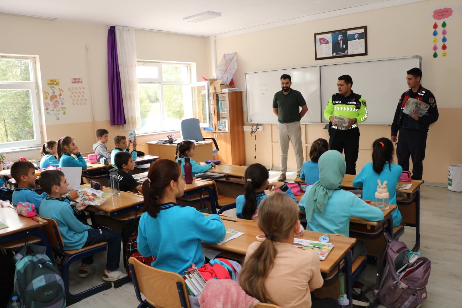 bayburt-ta-ilkokul-ogrencilerine-trafik-guvenligi-egitimi-verildi