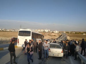 Zincirleme Trafik Kazasında 5 Araç Bir Birine Girdi: 1 Yaralı