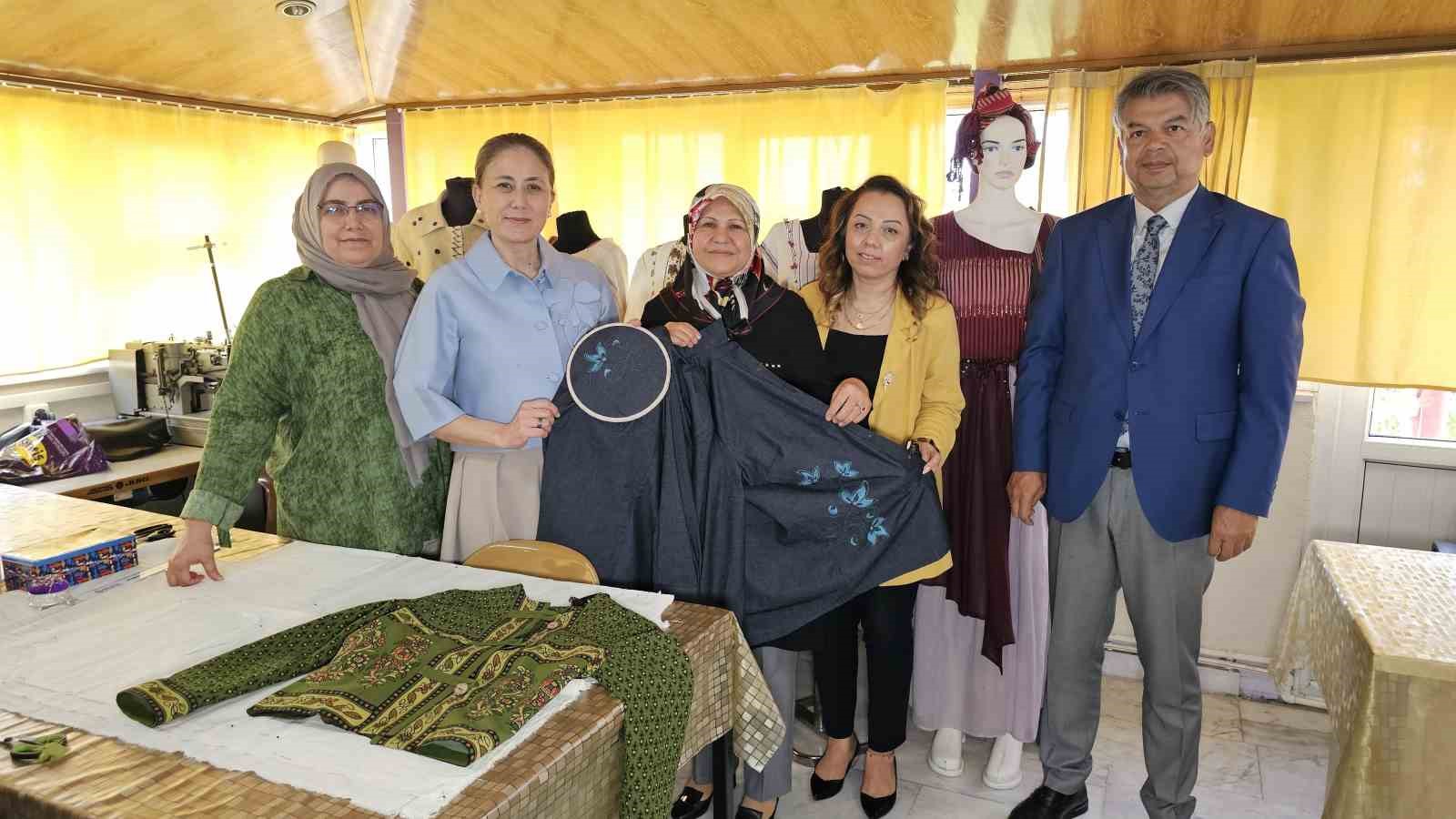 nazilli-de-halk-egitimin-kurslari-yogun-ilgi-goruyor