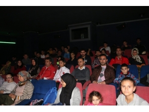 Eskici, Cep Herkülü Naim Süleymanoğlu Filmini Sporcularla Birlikte İzledi