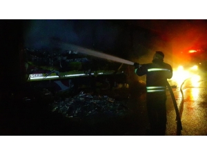 Seyir Halindeki Tırın Dorsesi Yandı