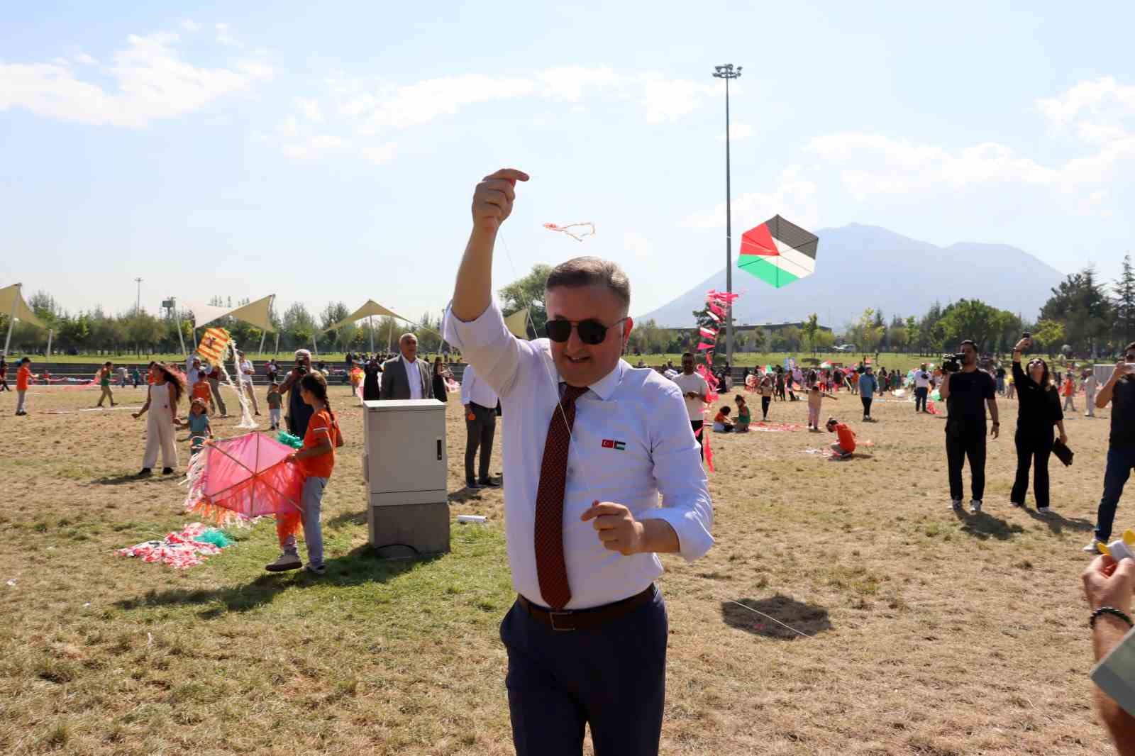 minik-ogrenciler-gokyuzunden-mesaj-verdi