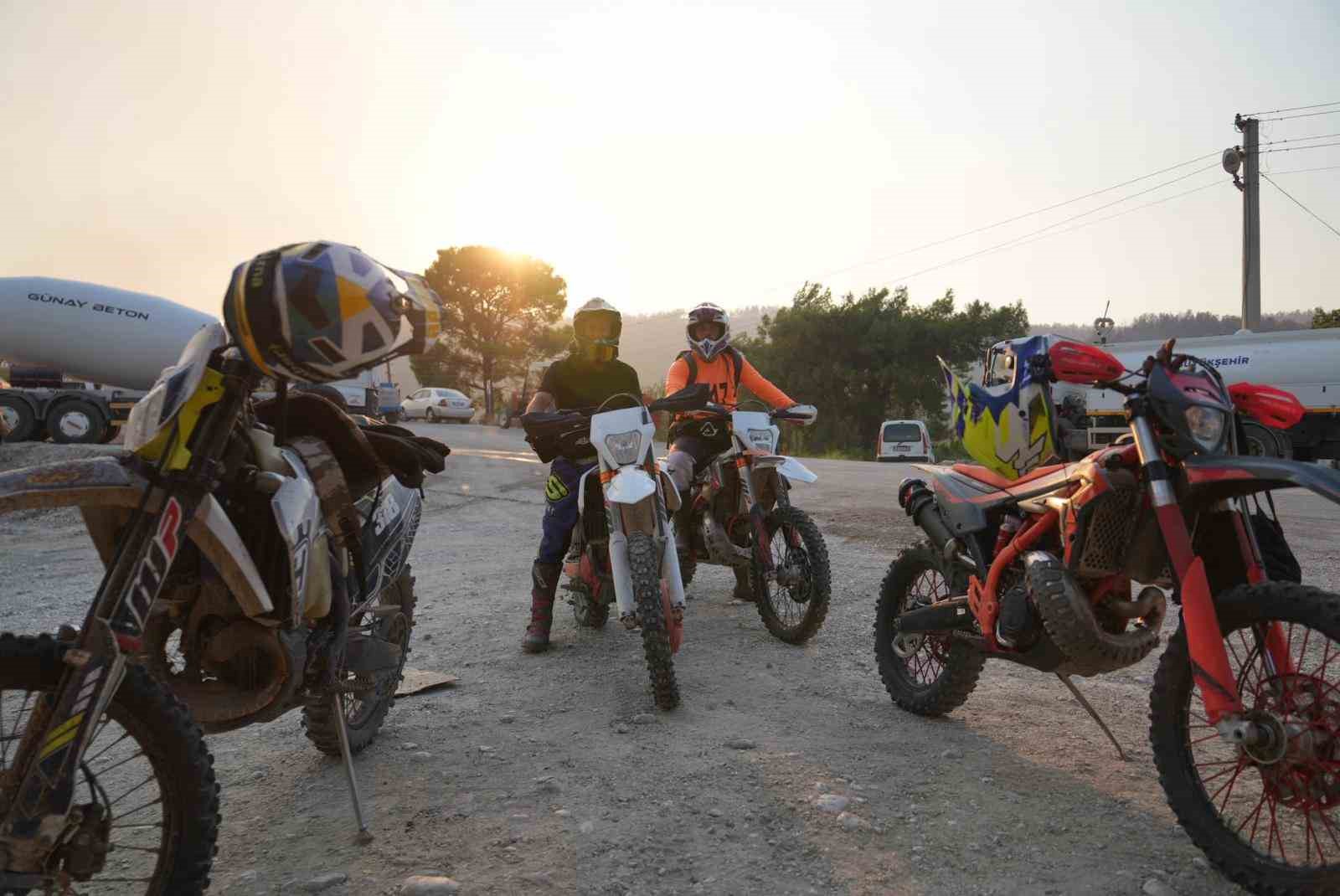 motorlarini-yaris-icin-degil-ates-savascilari-icin-surduler