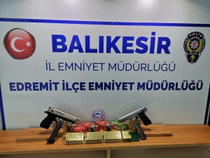 Balıkesir’de 21 Aranan Şahıs Yakalanırken 6 Silah Da Ele Geçirdi