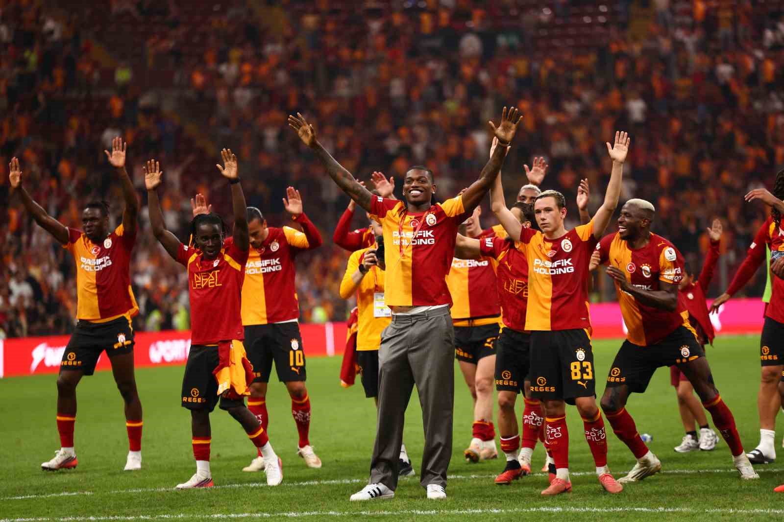 galatasaray-da-galibiyet-uclusu-rafael-leao-ve-aleksey-batrakov-dan