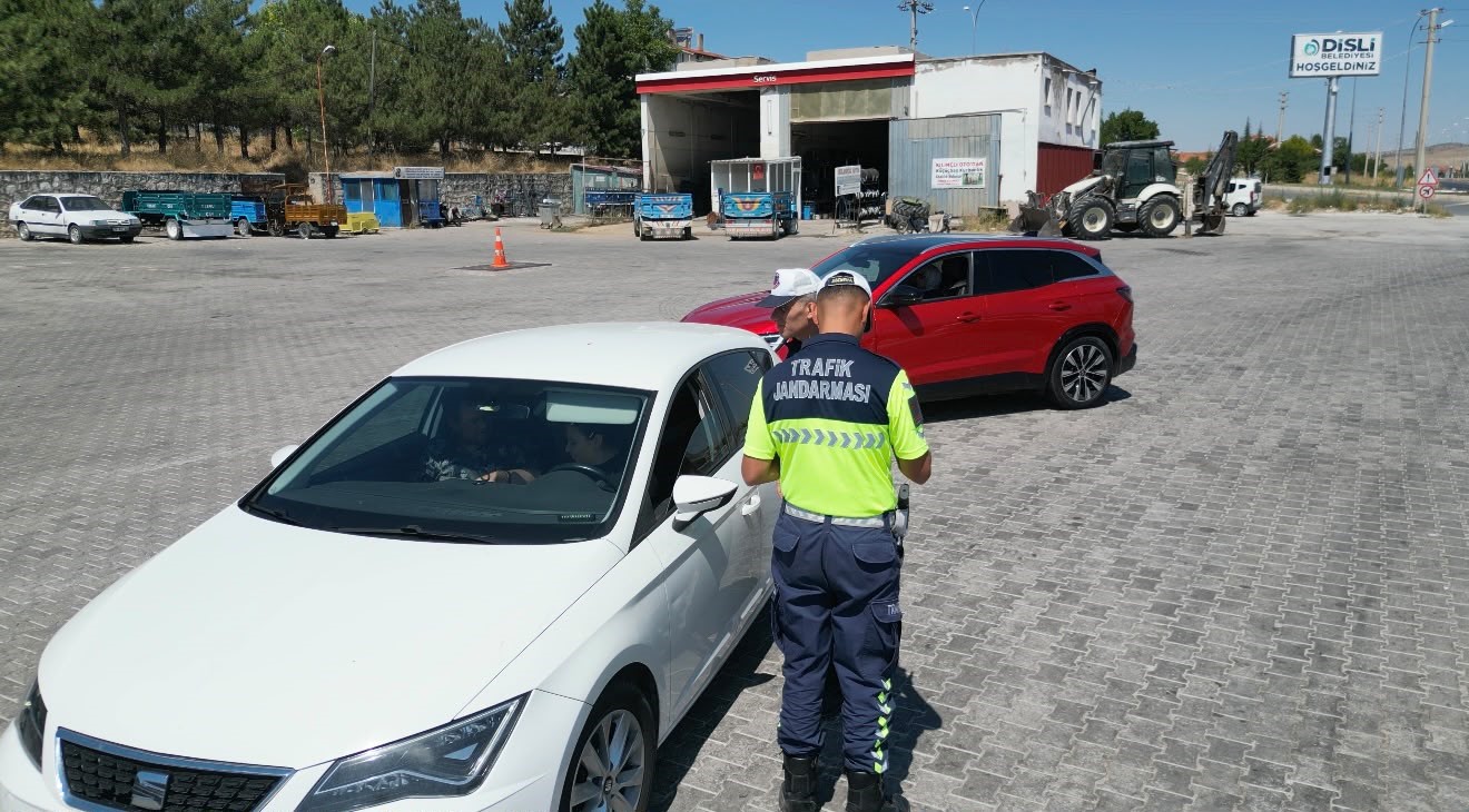bolvadin-de-yollar-trafik-jandarmasi-ile-guvende