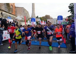 İstanbullular Tarih İle İç İçe Koştu