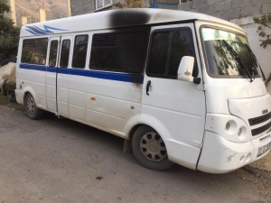 Mersin’de Park Halindeki Öğrenci Minibüsü Kundaklandı