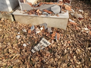 Miras Dağıtımında Haksızlık İddiasıyla, Annesinin Mezar Taşını Parçaladı