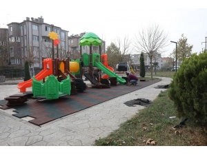 Adapazarı’nda 30 Farklı Bölgeye Yeni Çocuk Parkı
