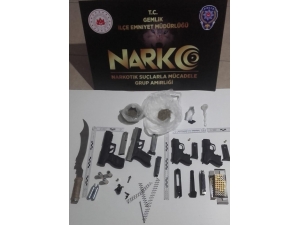 Baskında 70 Gram Uyuşturucu Ve 4 Adet Tabanca Ele Geçirildi
