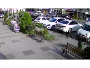 Esenyurt’ta İki Grup Arasında Çıkan Silahlı Çatışma Kamerada