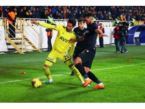 Süper Lig: Yeni Malatyaspor: 0 - Fenerbahçe: 0 (İlk Yarı)
