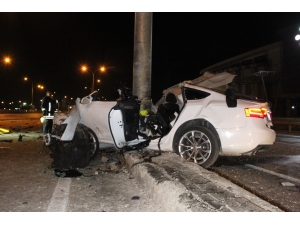 Karaman’da Otomobil Yön Levhasına Ok Gibi Saplandı: 1 Ağır Yaralı