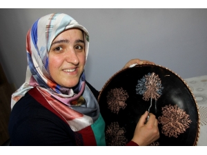 Bakırcılık Sanatına İlgi Duydu, Erzincan’ın Tek Kadın Bakır Ustası Oldu