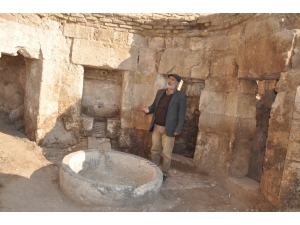 Harran Kazılarında Cami, Medrese, Okul Ve Hamam Kalıntılarına Ulaşıldı